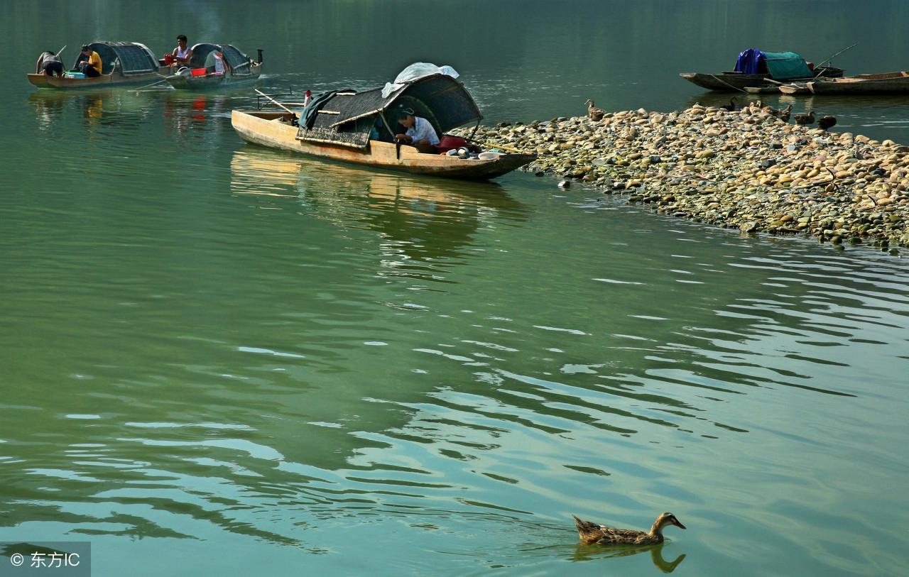 关于家乡的作文800字(家乡的小河)附:点评-电子课本网 关于家乡的作文800字(家乡的小河)附:点评